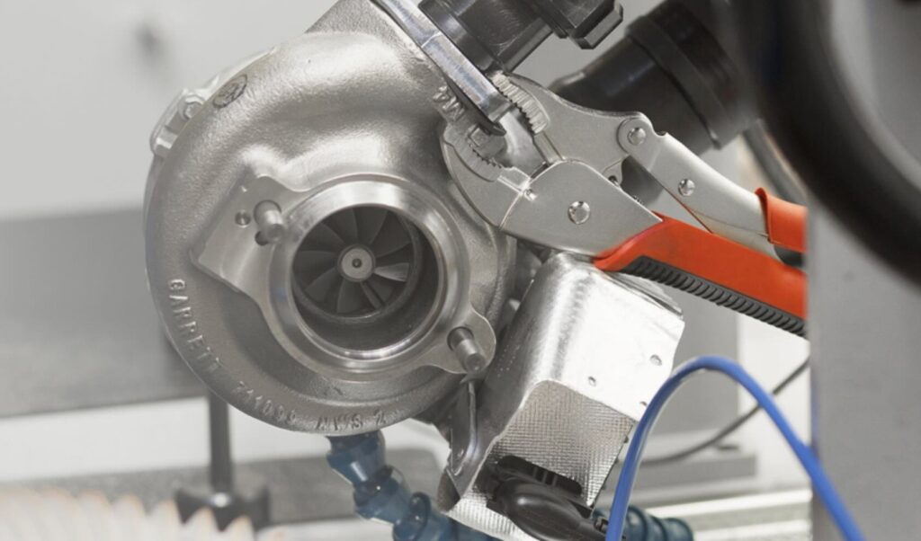 Turbocompressore da revisionare sul banco di lavoro